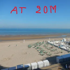 Appartement Studio Center Of W/parking & South Terrace, Oostende